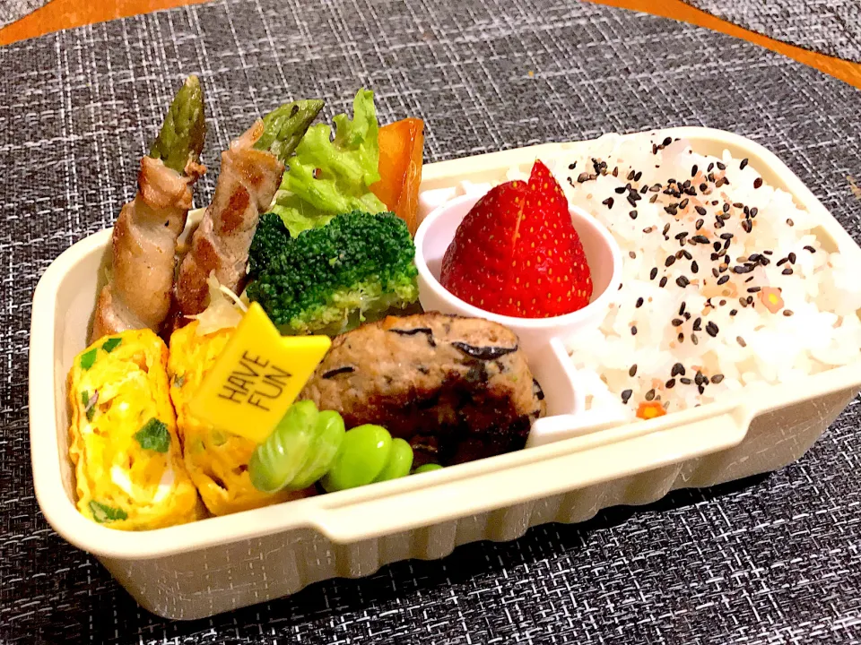 Snapdishの料理写真:ひじき入りハンバーグ弁当|とみぃさん