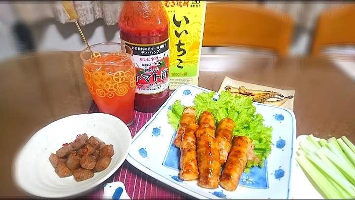 Snapdishの料理写真:厚揚げの豚バラ巻き🐽
ピリ辛こんにゃく✴️
焼き鰰🐟  トマト🍅酎ハイ|びせんさん