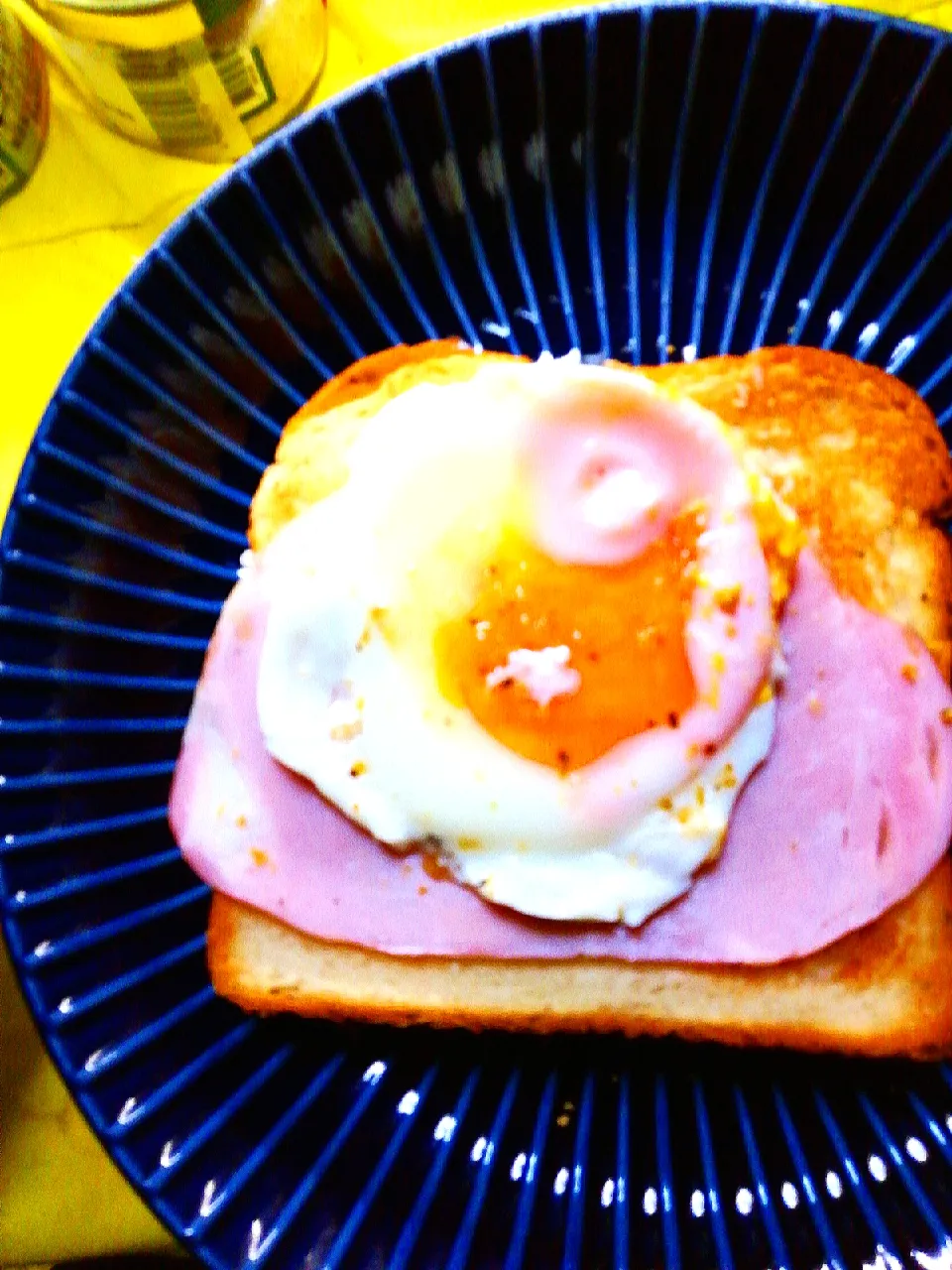 由美ちゃんの料理から

クリームチーズと目玉焼きトースト( ˘ ³˘)♥うま〜ぃ😲😍|ペンギンさん