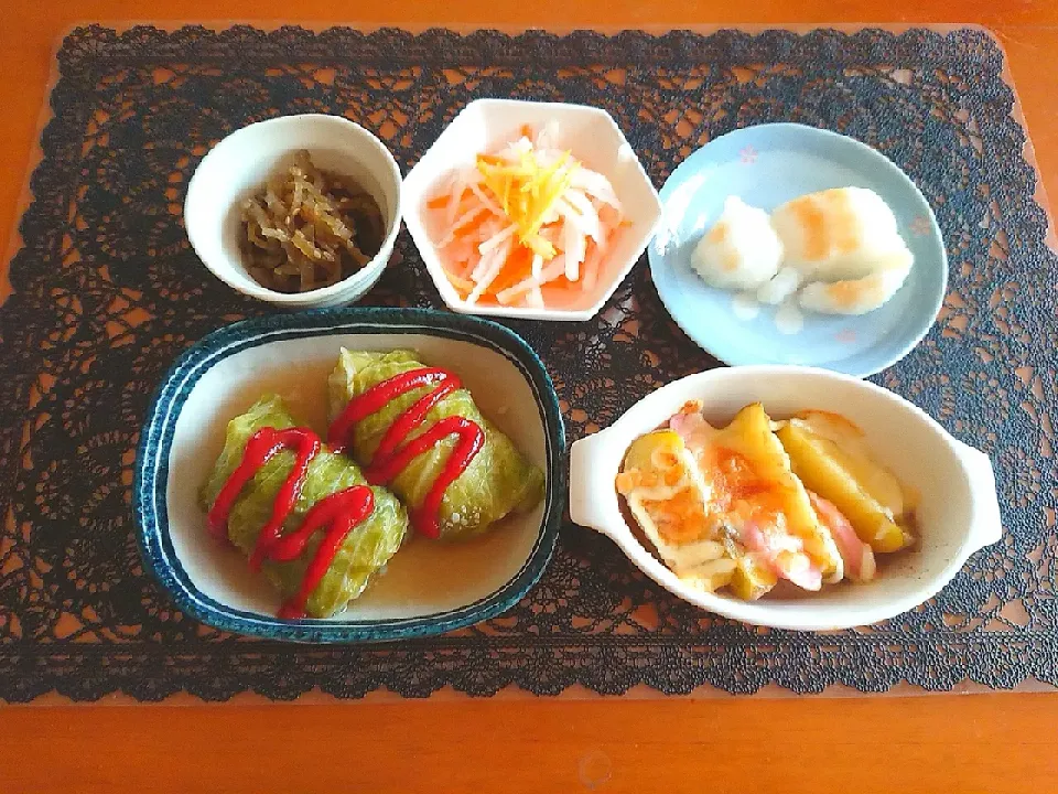 ☆ロールキャベツ
☆ジャガイモとソーセージのチーズ焼
☆大根とニンジンと柚子のなます
☆ヤーコンのきんぴら
☆おろし猫🐱|chikakoさん