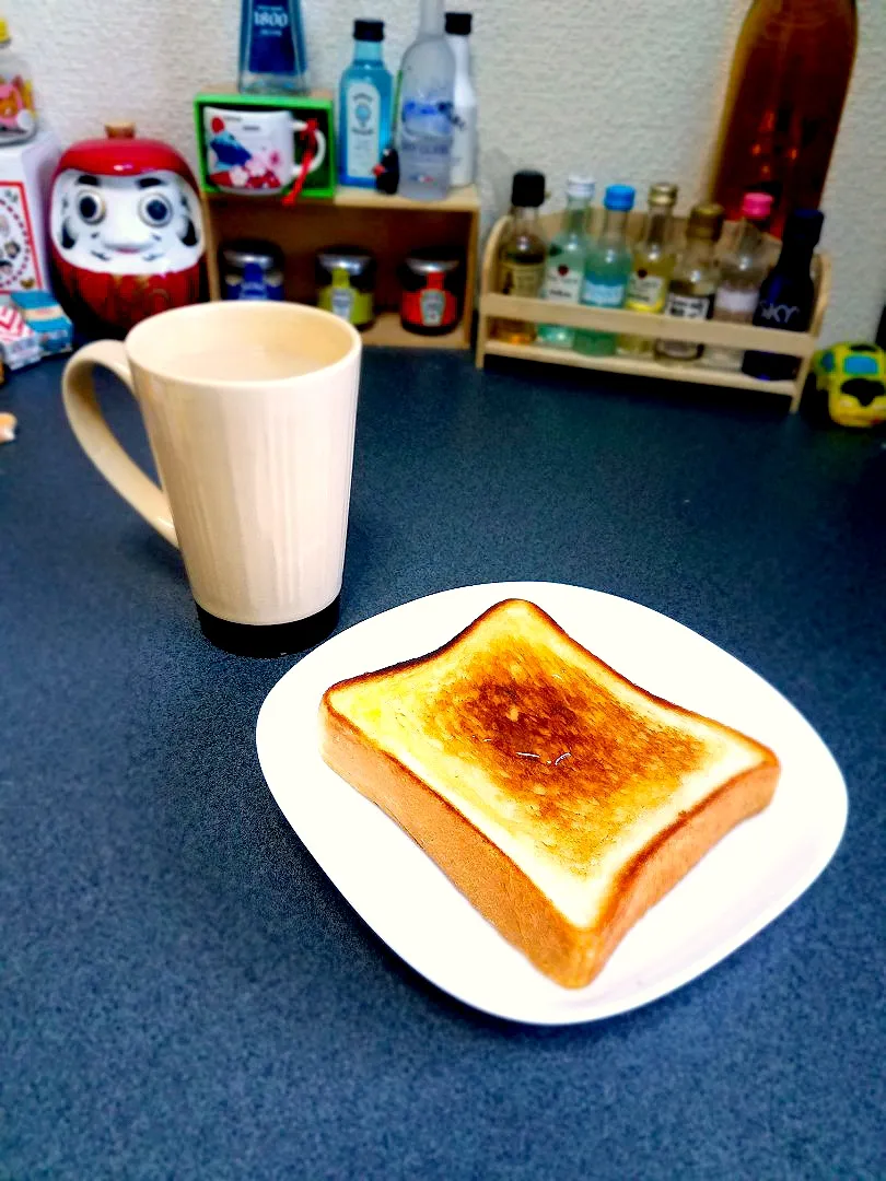 朝食にバターハニートースト🍞
略してハニバタ🥞|masaki .fさん