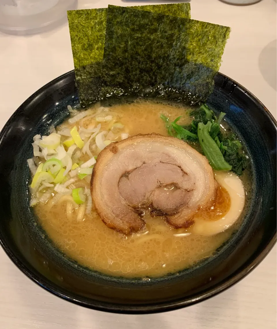 ゴル家で醤油豚骨ラーメン食べてきたよ🍜|NOMU'S キッチン🍳さん