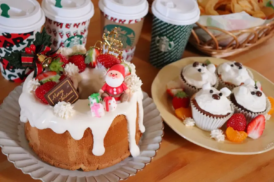 クリスマスシフォンケーキとしろくマフィン🎂🧸🎄|きみぷさん