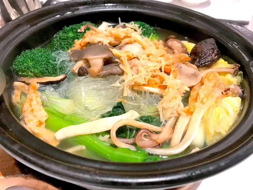 Poached assorted vegetables with convoy, dried squid and dried shrimp in casserole|Sky Blueさん