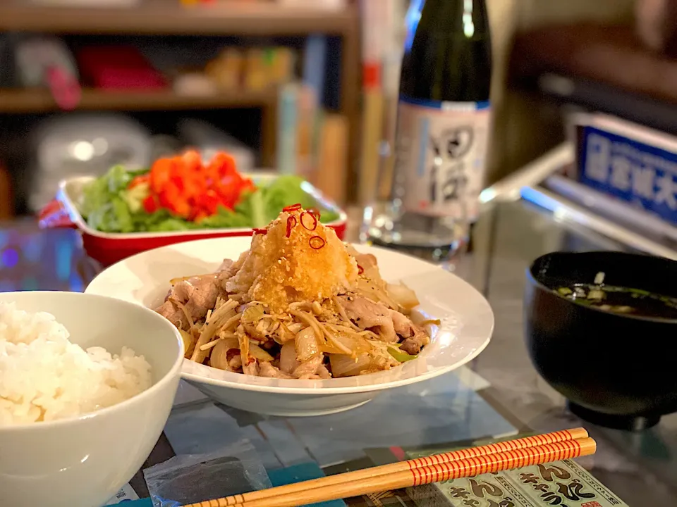 ロメインレタスサラダと玉ねぎとえのきと焼いただけの肉|ZONAVEさん