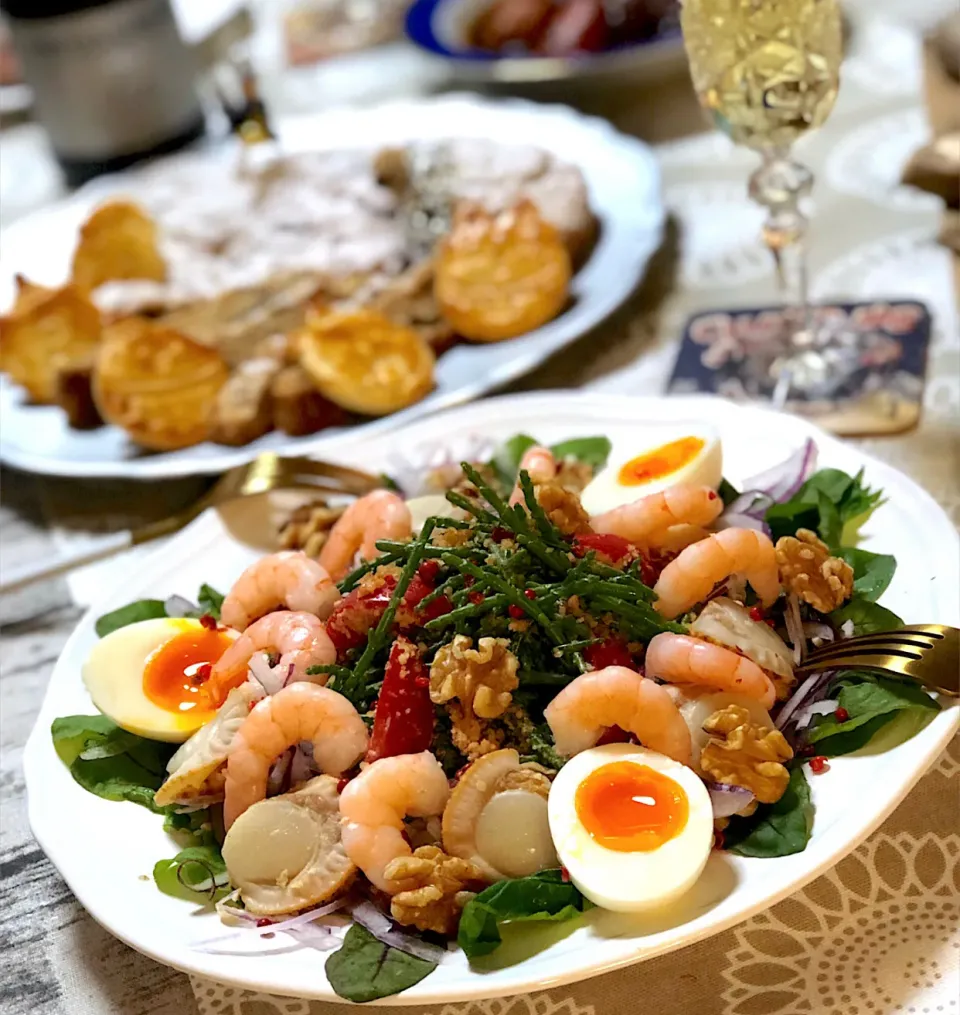 シーアスパラガスと魚介のごちそうサラダ🥗|シフォンさん