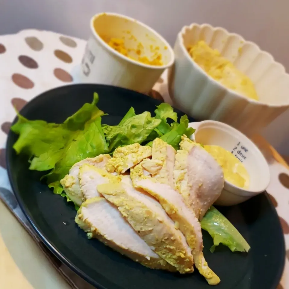 Snapdishの料理写真:タンドリー風サラダチキン＊炊飯器で低温調理♪|mi_neneco♪さん