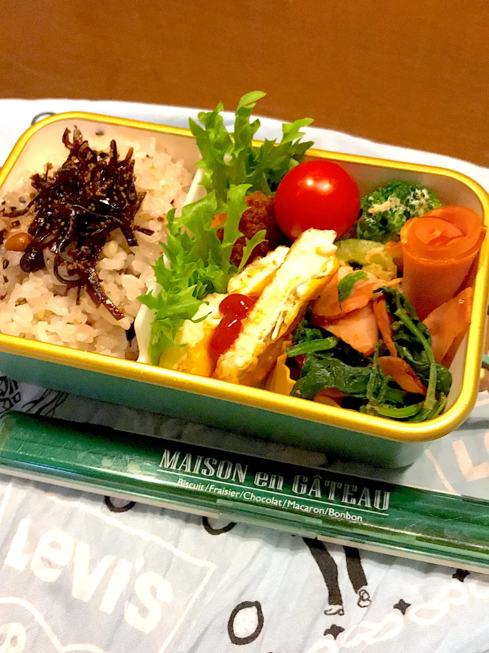 Snapdishの料理写真:2019.12.20 自分弁当～ほうれん草ベーコンのバター炒め🎶|rinrin*mama*さん