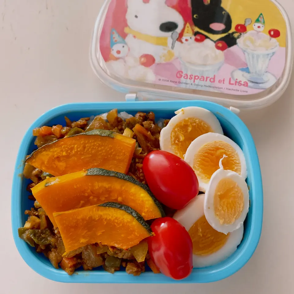 Snapdishの料理写真:ドライカレー(yºДº)y弁当|サチャンさん