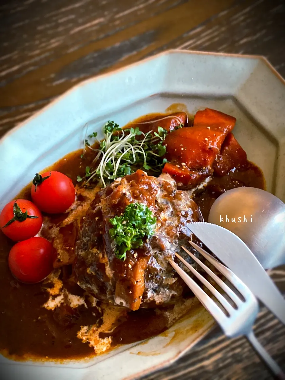 冬にはやっぱり、煮込みハンバーグ🍽|KOZUEさん