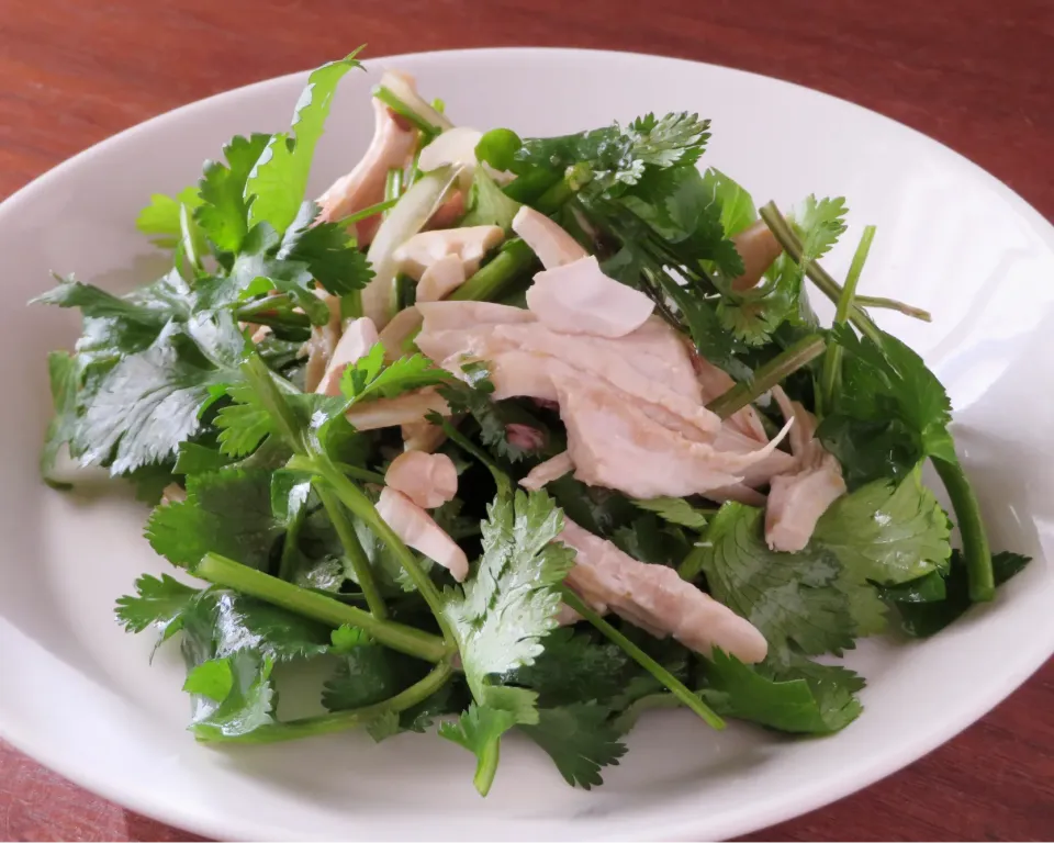 蒸し鶏とパクチーのサラダ　　　　　　　　Steamed chicken and pacchie salad|マユマユさん