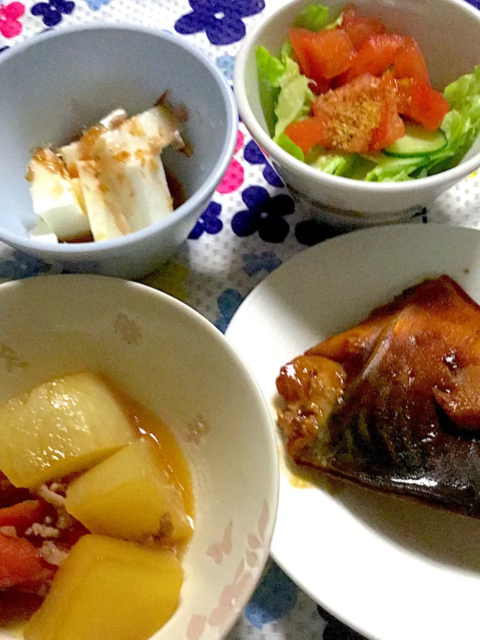 鯖の味噌煮     大根と人参の煮物    長芋のぽん酢かけ    サラダ🥗|掛谷節子さん