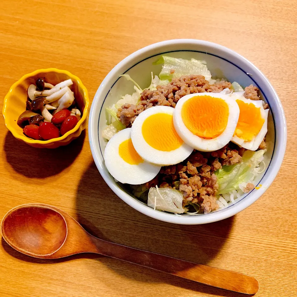 Snapdishの料理写真:肉味噌そぼろ丼♡|38cさん