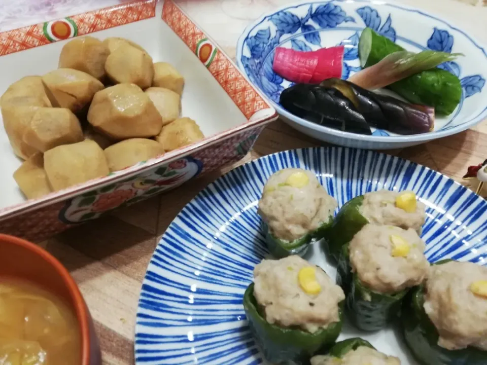 '19 12/ 20
ピーマンしゅうまいと久しぶりの里芋の煮ころがし😋|たえさん