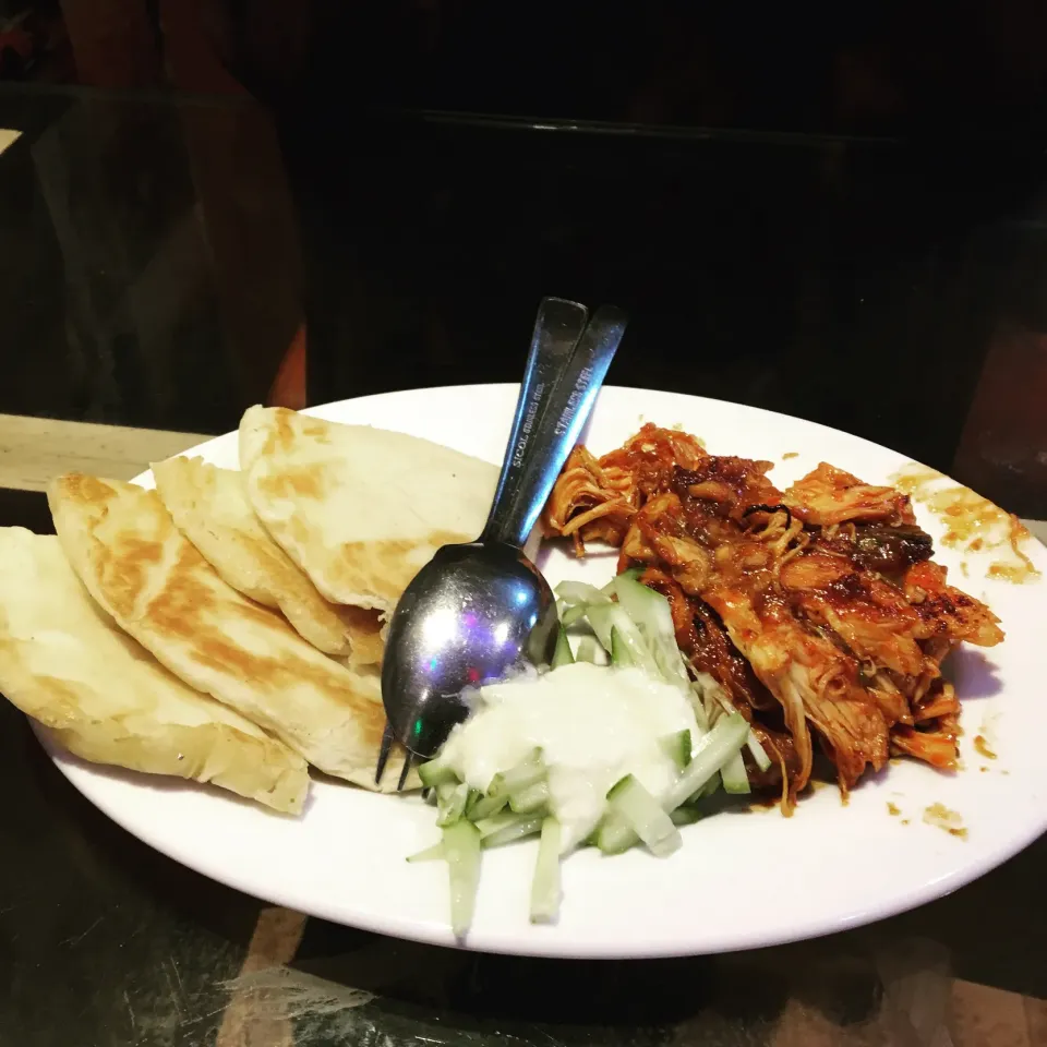 Chicken gravy with bread and curd salad|Smitaさん