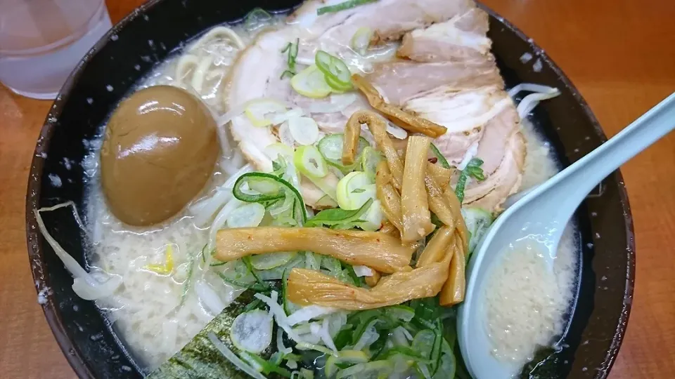 ラーメン

屋台ラーメン とんこつ貴生 稔台店|りくさん