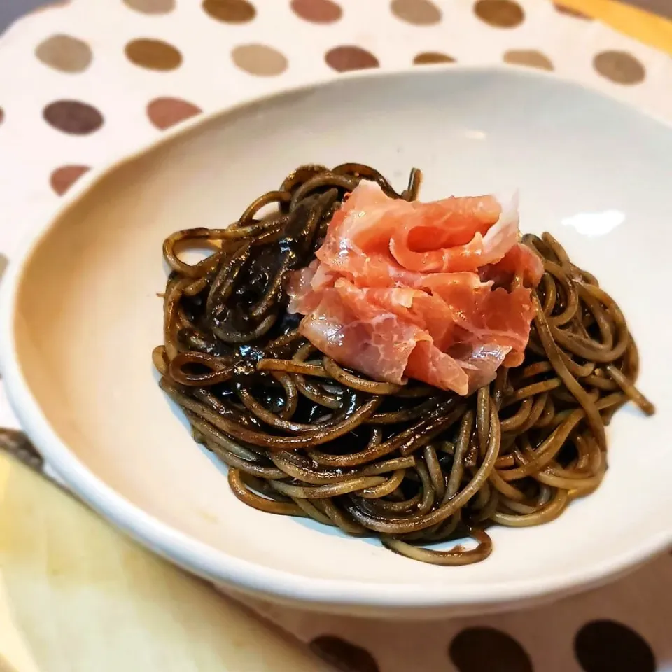 生ハムローズのっけイカスミパスタ|mi_neneco♪さん