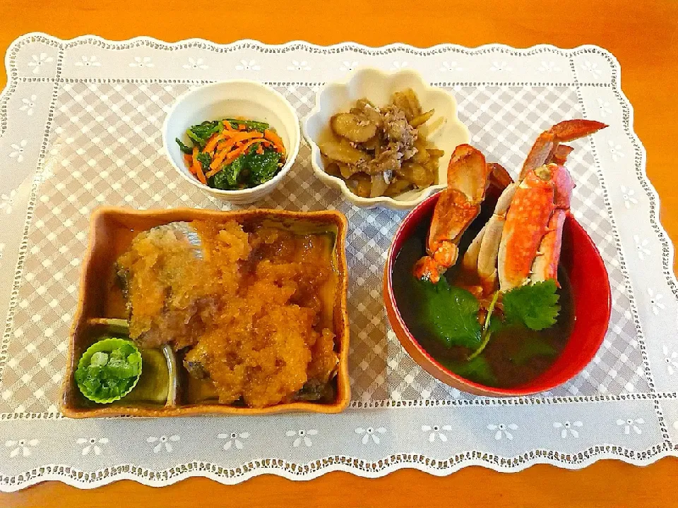 Snapdishの料理写真:☆サバのみぞれ煮
☆わたりがにの赤だし
☆ゴボウと牛肉の煮物
☆春菊とニンジンのごま和え🍺|chikakoさん