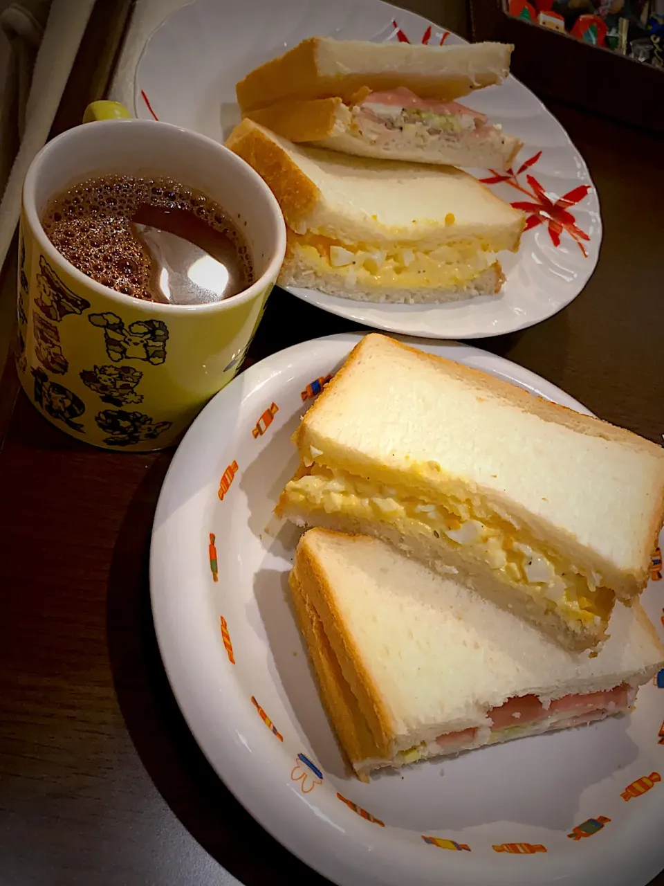 生ハムとクリームチーズ白菜のサンド　卵サンド　🥪　ホットチョコレート☕️|ch＊K*∀o(^^*)♪さん