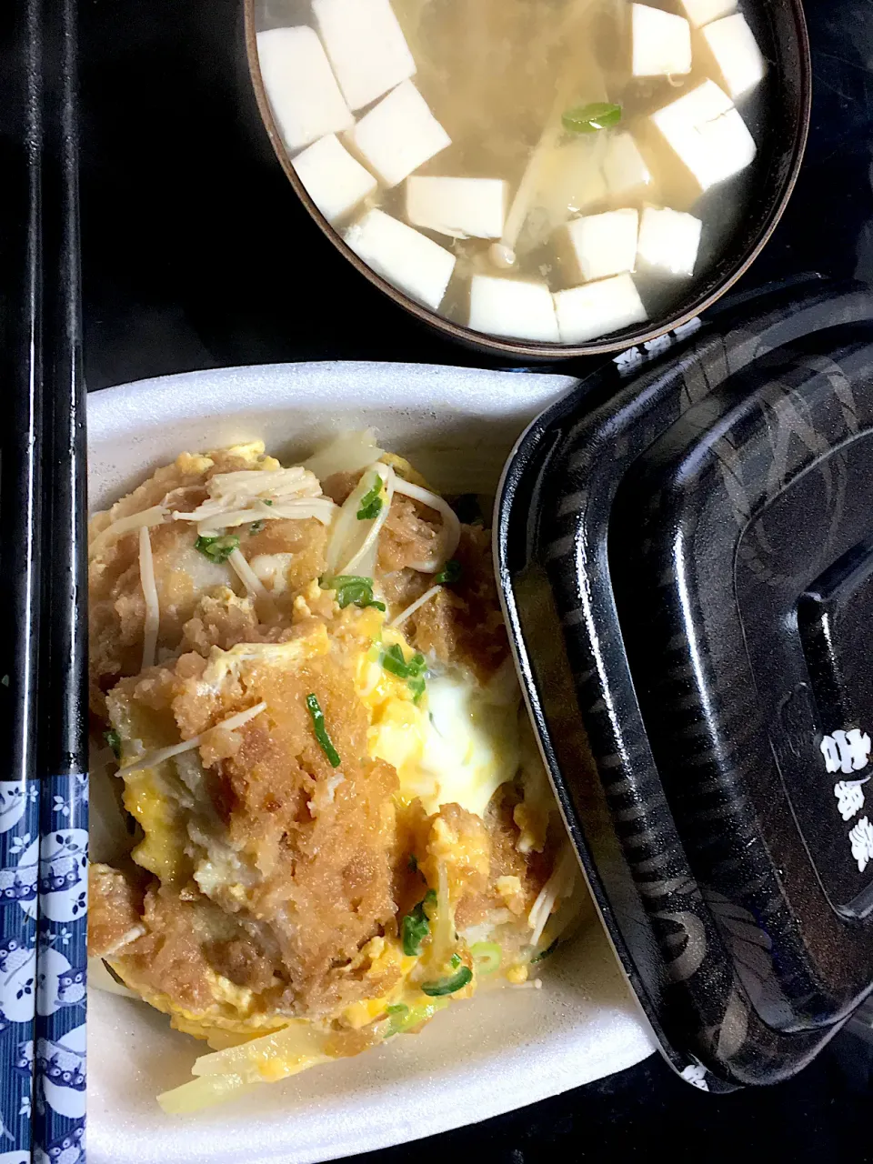 Snapdishの料理写真:吉野家のカツ丼|すくらんぶるえっぐさん