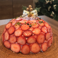 いちごのドームケーキ