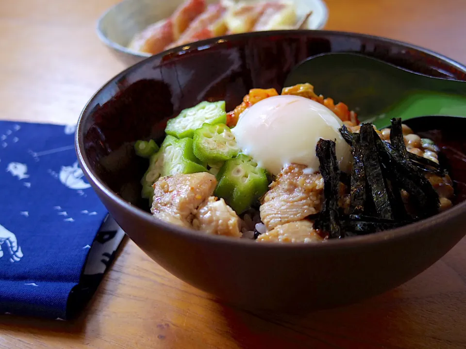 納豆キムチ、温玉のせ丼|@chieko_tanabe_さん