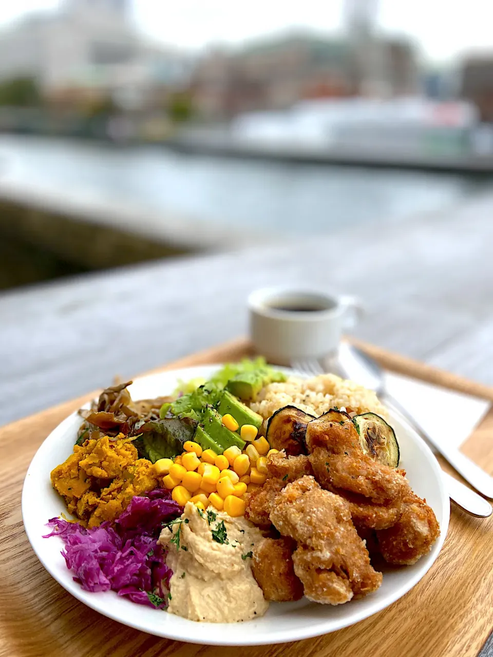 北浜のカフェにて大豆ミート唐揚げセット|ナナさん