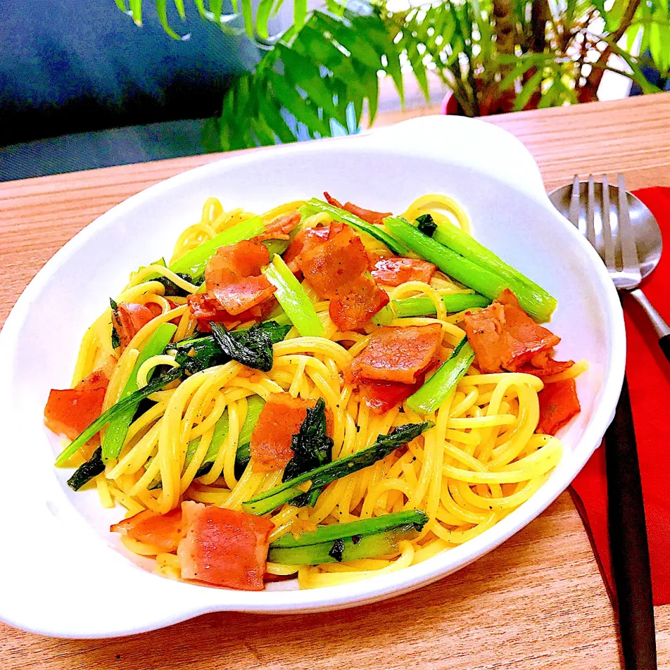 昨日は飲み会🍻🥂　　今日の昼食はマッタリと自宅でベーコンと小松菜のパスタ🍝|Sの食卓さん