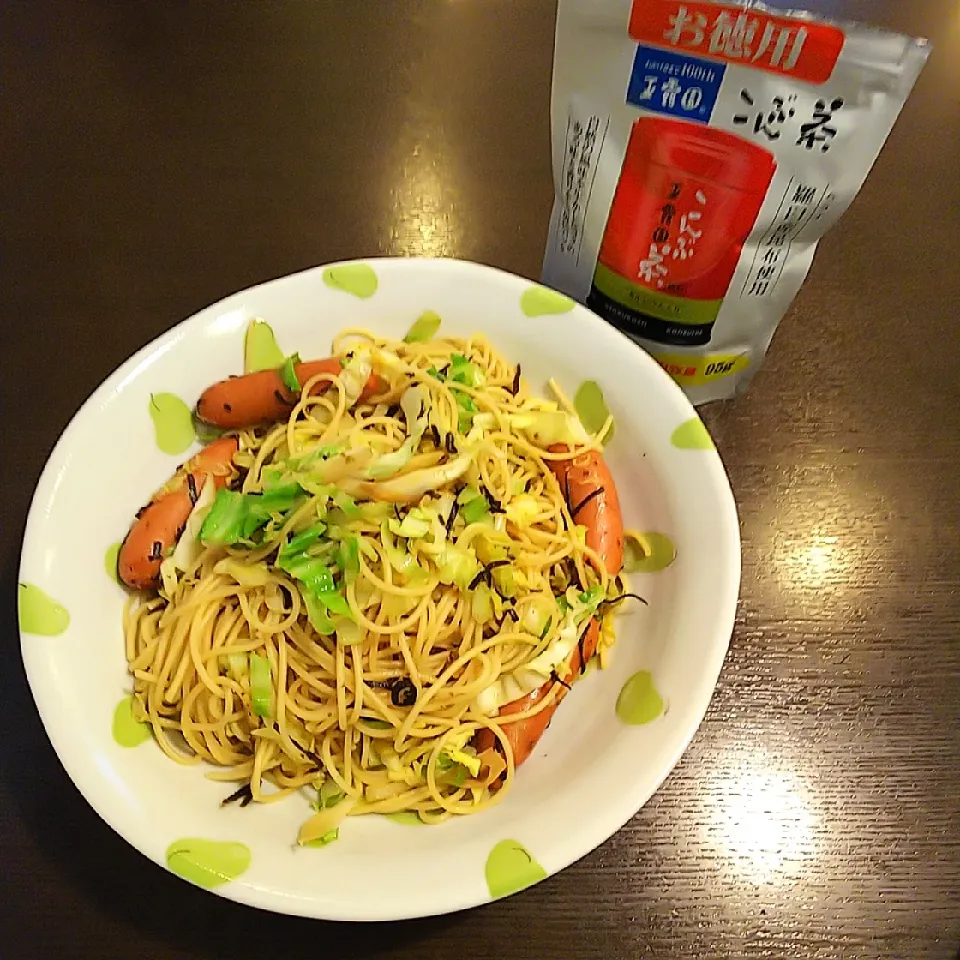 Snapdishの料理写真:こんぶ茶でパスタ🍝|Rieさん