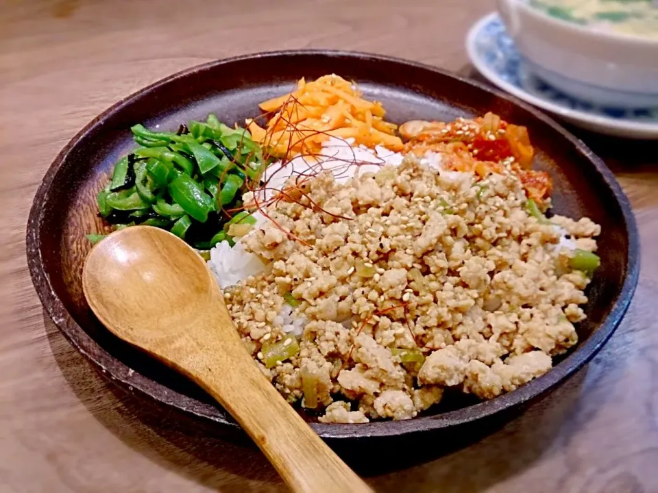 韓国風鶏そぼろご飯|古尾谷りかこさん