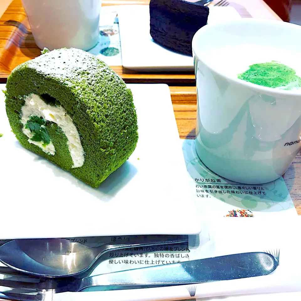 抹茶ラテ🍀抹茶ロールケーキ|えいぽんさん