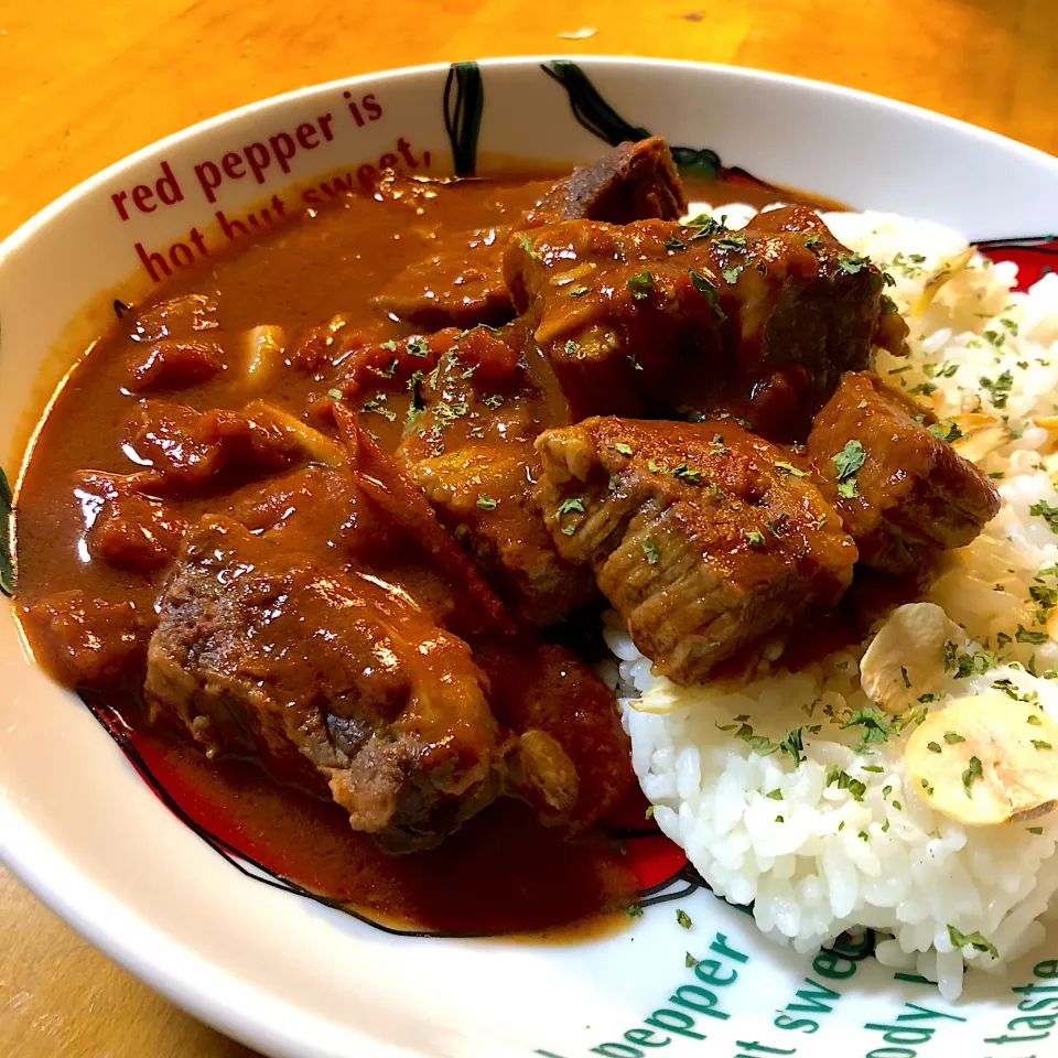 牛肉煮込み飯|沖縄「ピロピロ」ライフさん