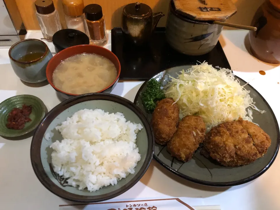 Snapdishの料理写真:カニコロ&メンチ|おっちさん