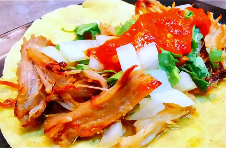 Snapdishの料理写真:Pork carnitas taco with hot sauce|Jorge Bernal Márquezさん