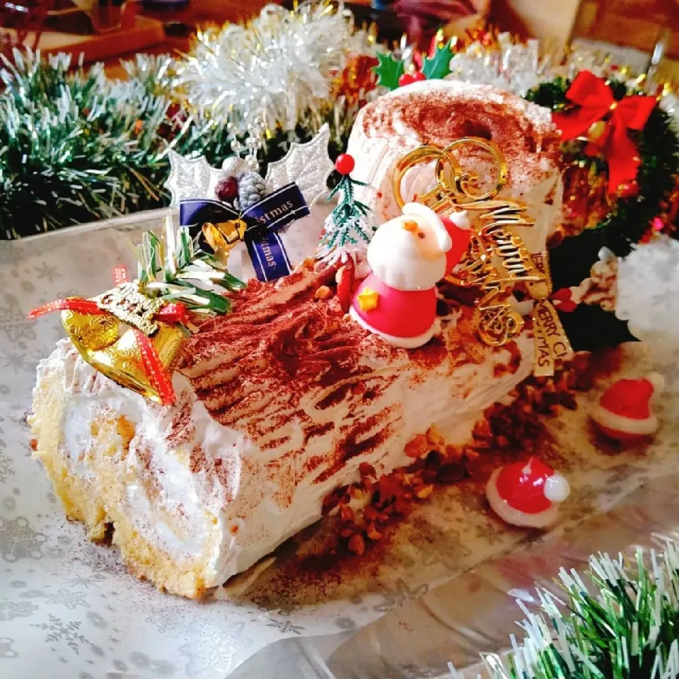 Snapdishの料理写真:Naomi Furuyaさんの料理 シフォンのクリスマスケーキ🎅✨🎄✨|Naomi Furuyaさん