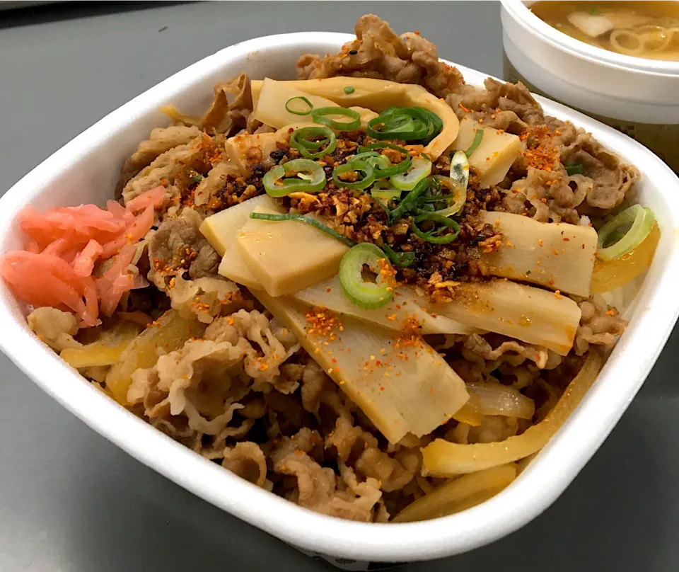 晩ごはん⭐️⭐️⭐️                                            差し入れ～(@_@。 食べラー、メンマ牛丼((((っ´･ω･)っ|ぽんたさん