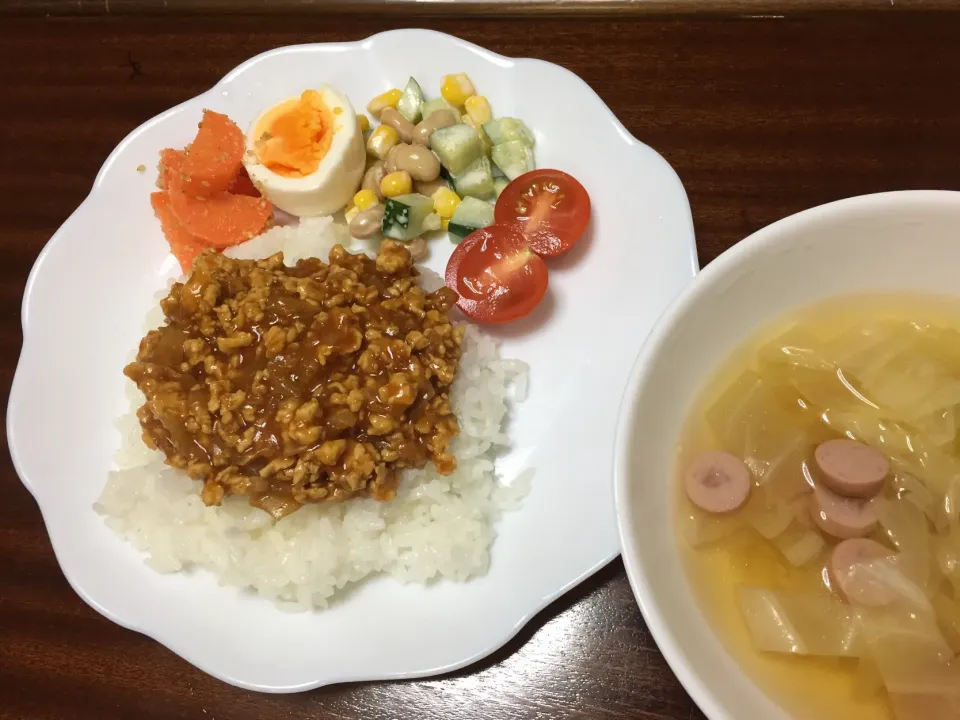 ワンプレートご飯  ドリアミートライスとコンソメスープ|まるちゃんさん