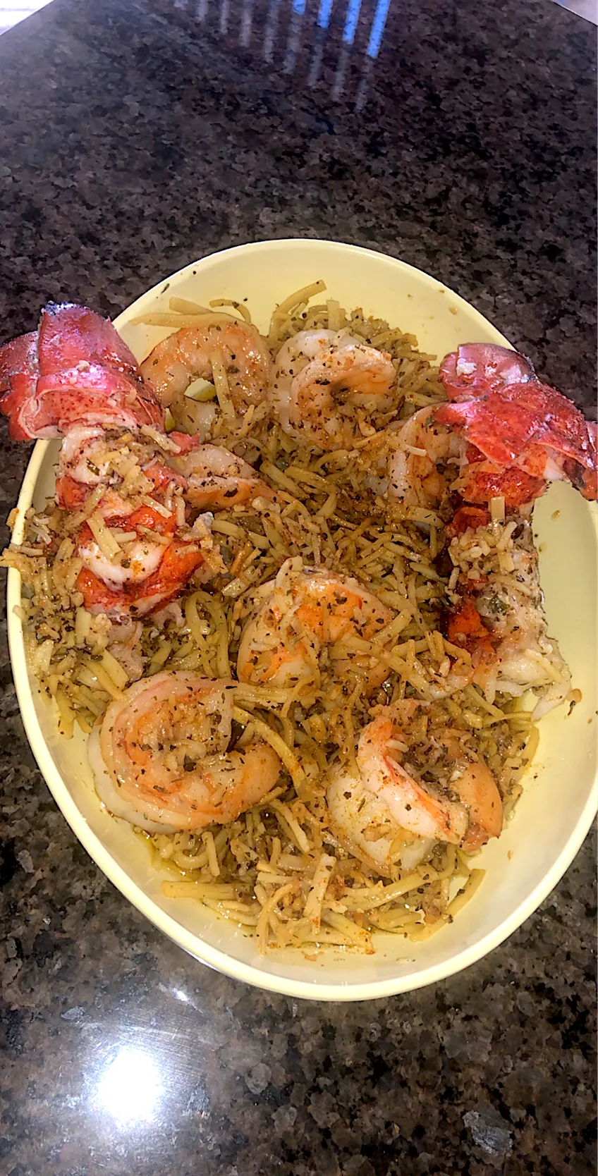 Garlic Butter Shrimp & Lobster with fried egg noodles|Tawanjaさん