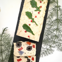 izoomさんの料理 ゴルゴンゾーラ入りチキンのテリーヌ風 切る時が楽しいよ♪