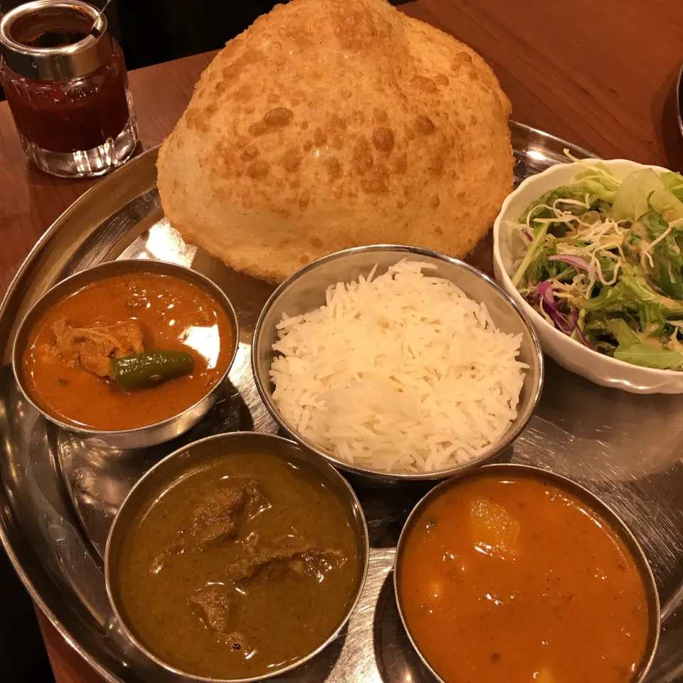 スリーカレーランチ(ミントマトンカレー、カダイチキンカレー、チャナアルカレー)@南インドキッチン(月島)|塩豚骨さん