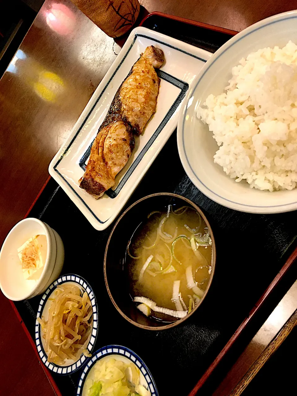 Snapdishの料理写真:季節料理じゅらくの寒ぶり照り焼き定食＠ニュー新橋ビル|Yasuhiro Koikeさん