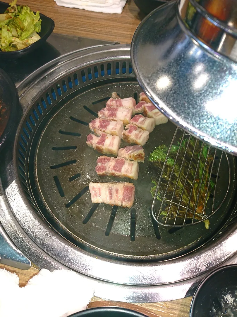 #サムギョプサル

今日は、新大久保にお出かけしたので韓国料理|シュコさん