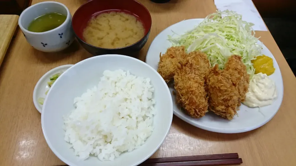 カキフライ定食🤗|しまだ ちえこさん