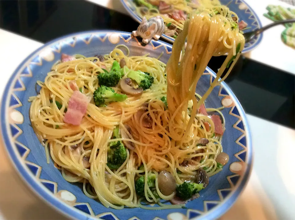 Snapdishの料理写真:ベーコン🥓とブロッコリー🥦のペペロンチーノ|Takeshi  Nagakiさん