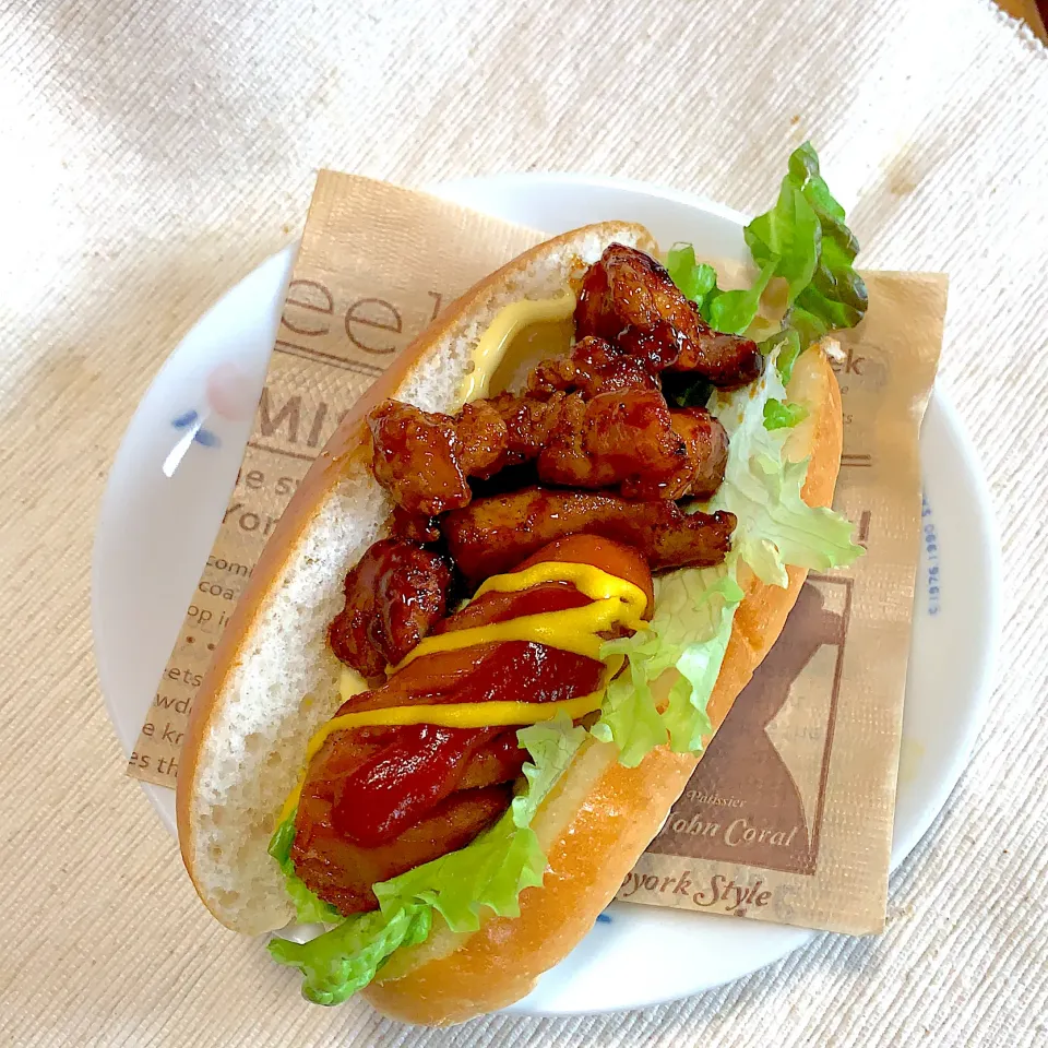 ソーセージと照り焼きチキンのホットドック|もこうさぎさん