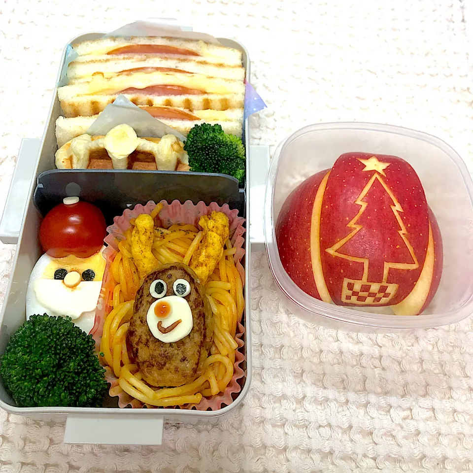 ホットサンドとワッフルのクリスマス弁当|marichさん