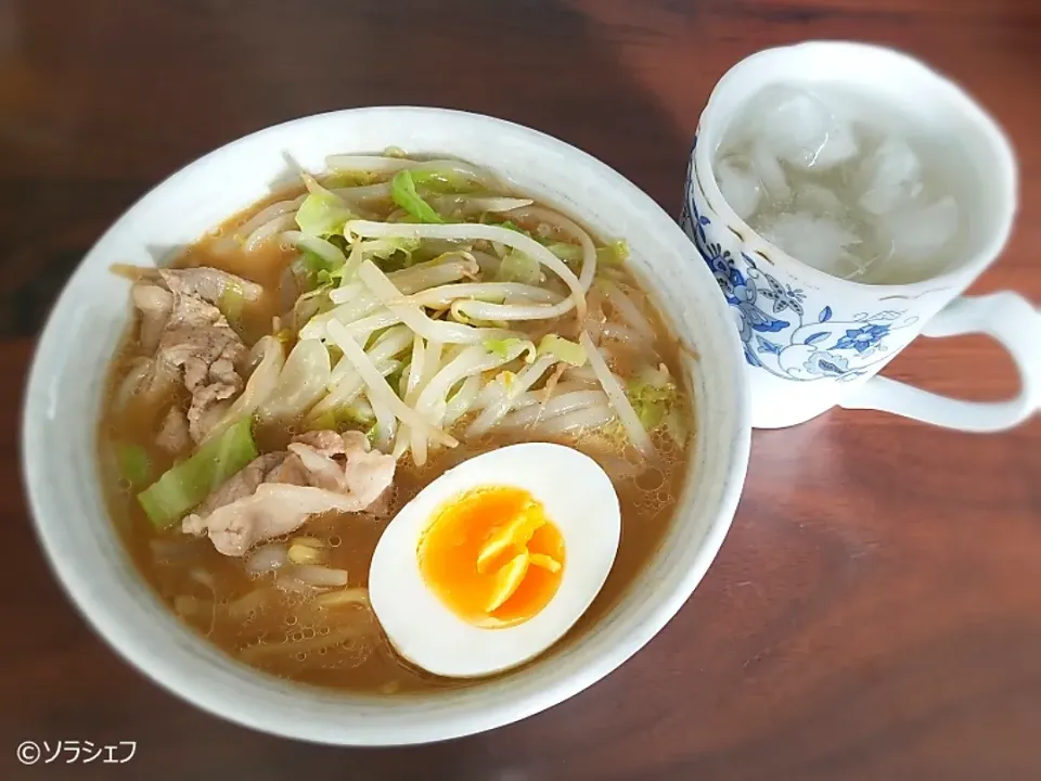 12/15の昼ご飯だよ(*^^*)
★とんこつ醤油ラーメン|ソラシェフさん