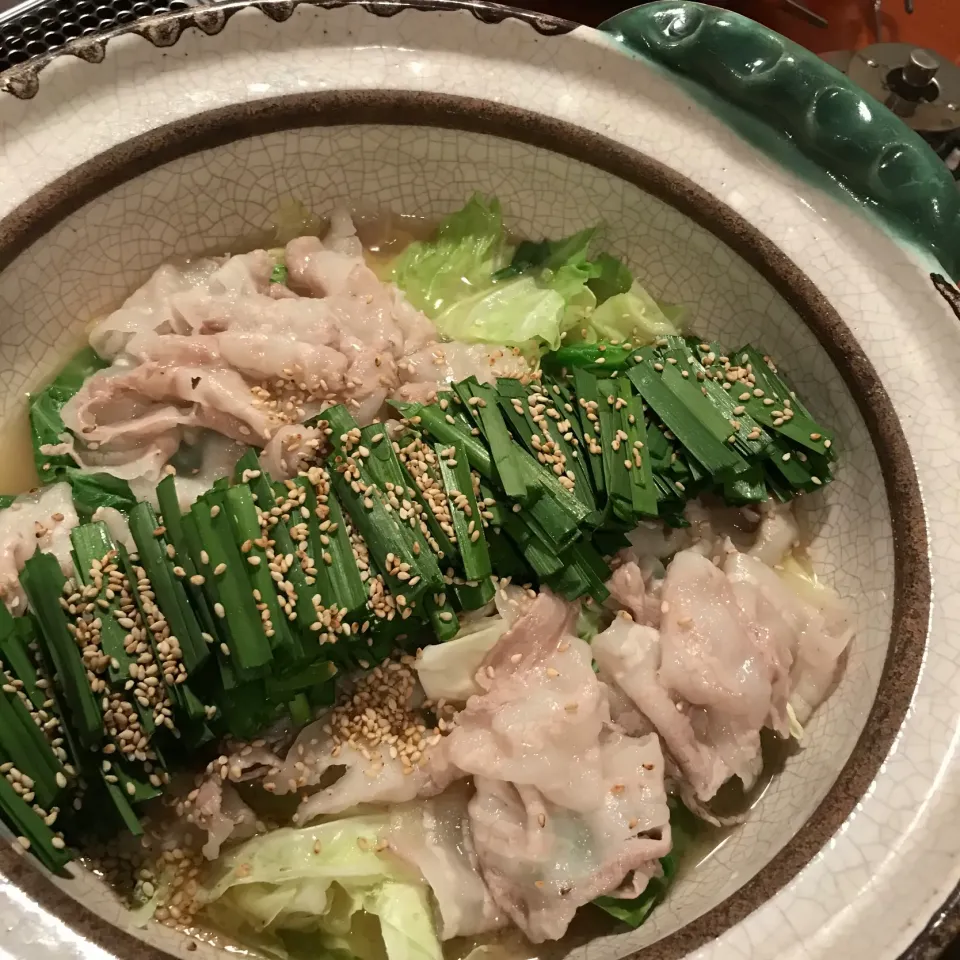 七海さんの料理 春きゃべつのモツ鍋風🍲（汁少なめ）|koji toyodaさん