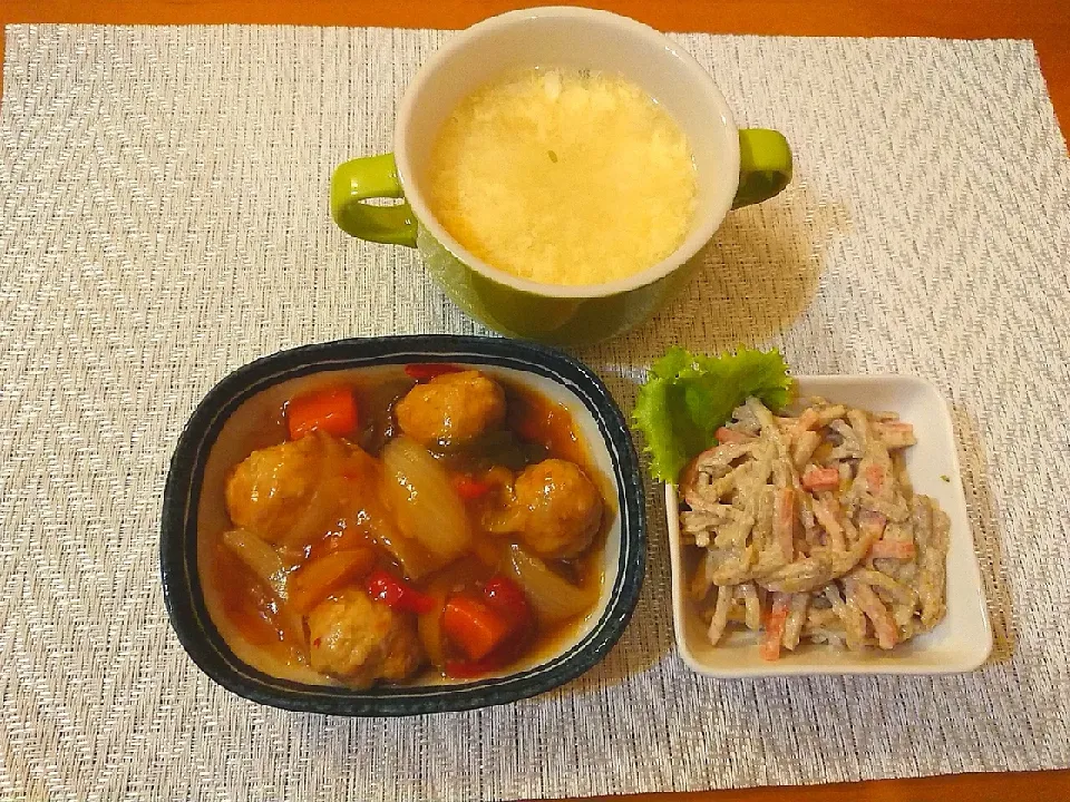 ☆鶏団子の甘酢炒め
☆ゴボウサラダ
☆コーンと卵の中華スープ🍻|chikakoさん