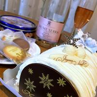 白いブッシュドノエル😋🍷🎶✨

社長からのクリスマスプレゼント😊